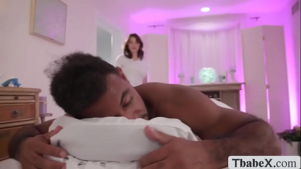 Black customer gets free blowjob after the massage